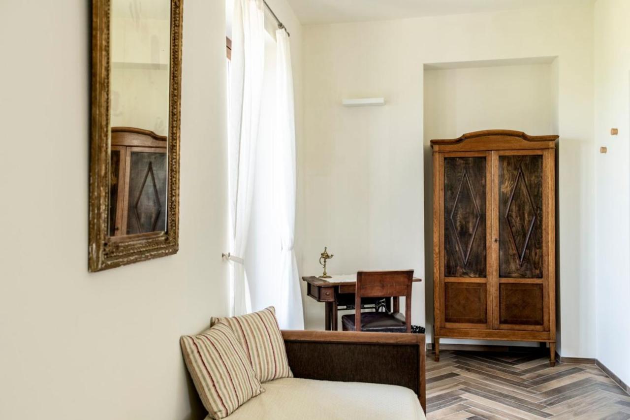 Le Vecchie Persiane - Bed & Breakfast Diano dʼAlba Exterior foto