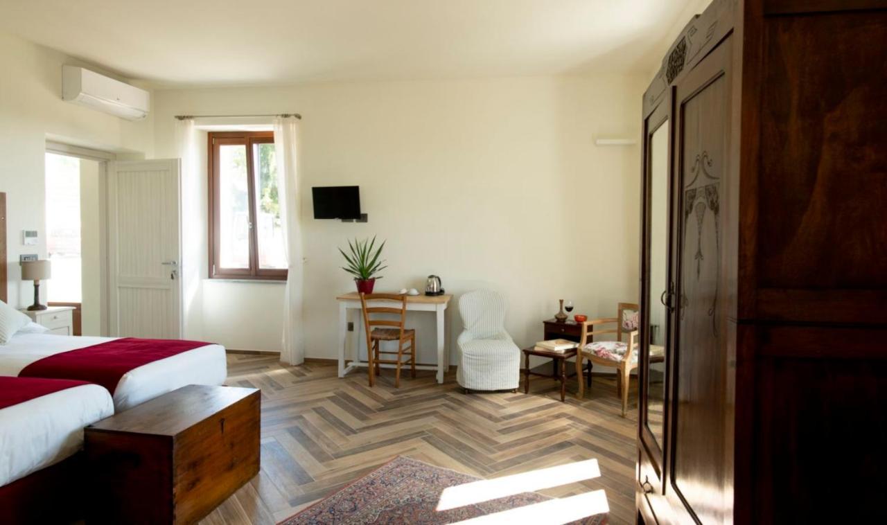 Le Vecchie Persiane - Bed & Breakfast Diano dʼAlba Exterior foto