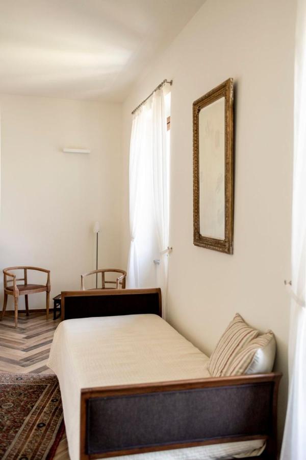 Le Vecchie Persiane - Bed & Breakfast Diano dʼAlba Exterior foto